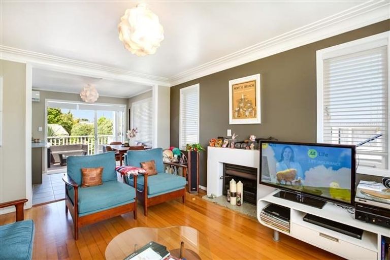 Photo of property in 13 Graham Avenue, Te Atatu Peninsula, Auckland, 0610