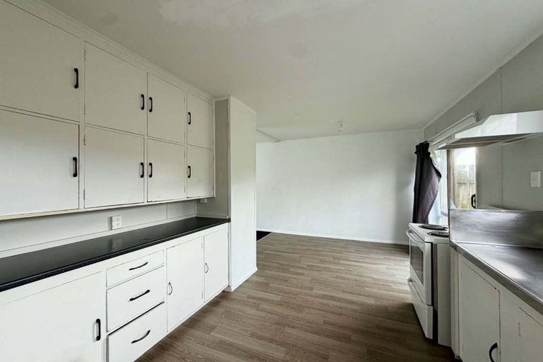 Photo of property in 20 Cook Street, Marfell, New Plymouth, 4310