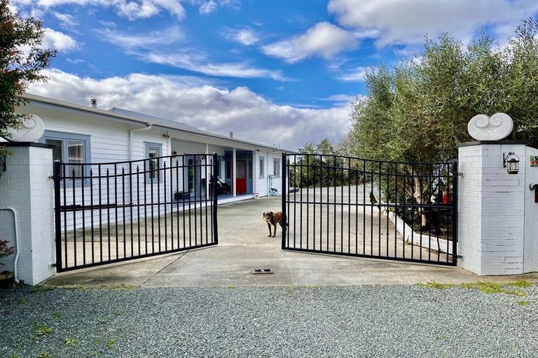 Photo of property in 956 Oneriri Road, Kaiwaka, 0573