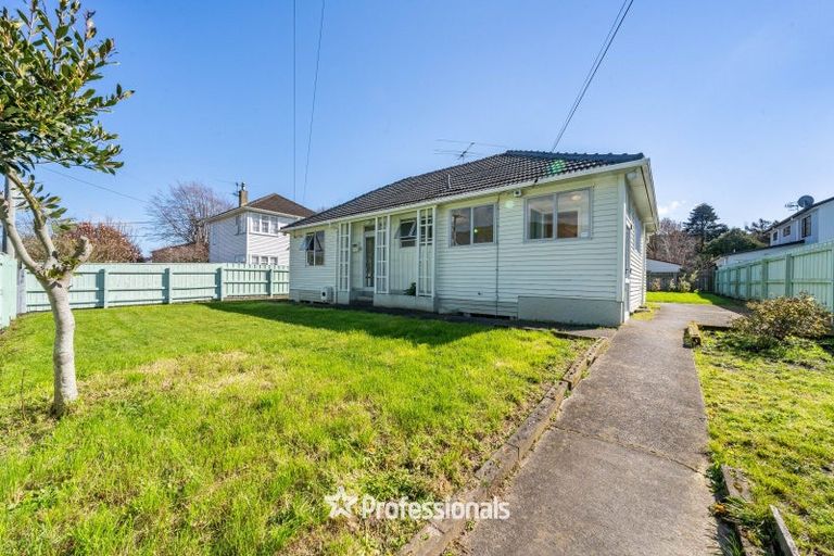 Photo of property in 17 Molesworth Street, Taita, Lower Hutt, 5011