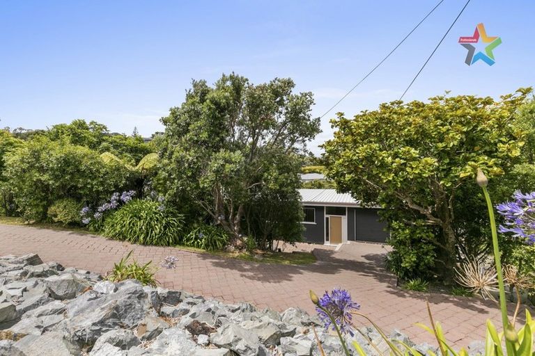 Photo of property in 51 Poto Road, Normandale, Lower Hutt, 5010