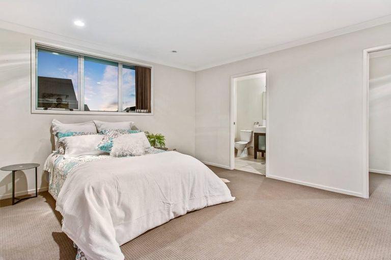 Photo of property in 7c Clearwater Cove, West Harbour, Auckland, 0618