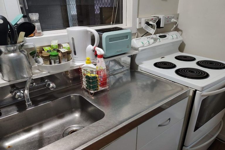 Photo of property in 2/45 College Road, Northcote, Auckland, 0627