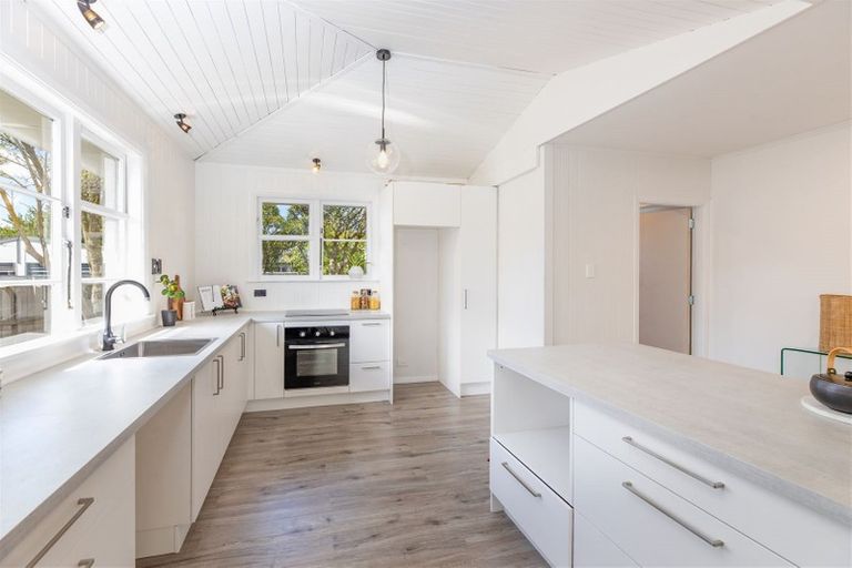 Photo of property in 124 Mcfaddens Road, St Albans, Christchurch, 8052