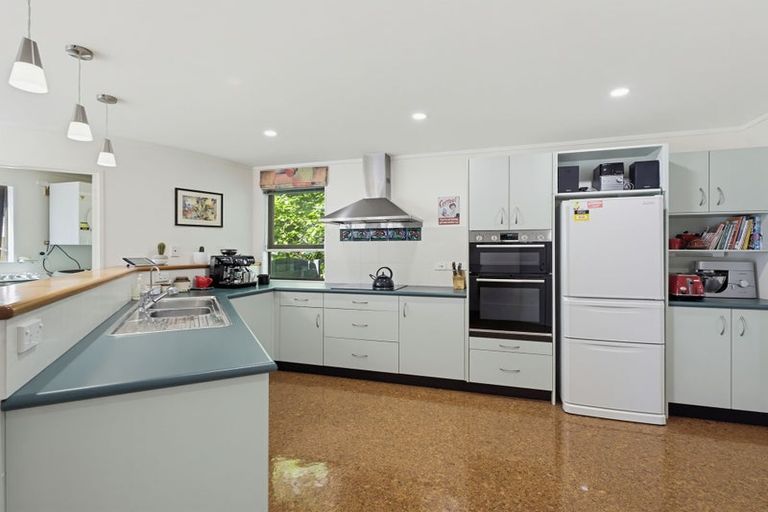 Photo of property in 21 Rawene Street, Waikanae, 5036