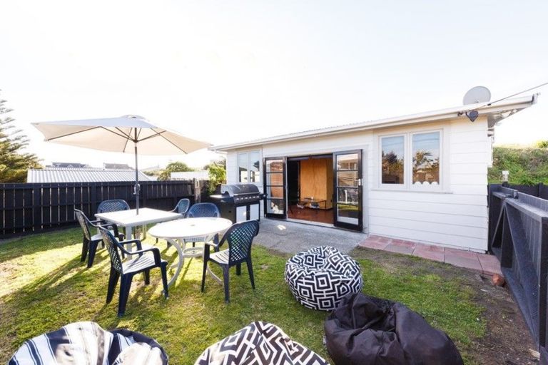 Photo of property in 13 Mack Street, Foxton Beach, Foxton, 4815