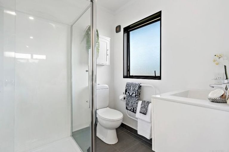Photo of property in 8/27 Roanoke Way, Albany, Auckland, 0632