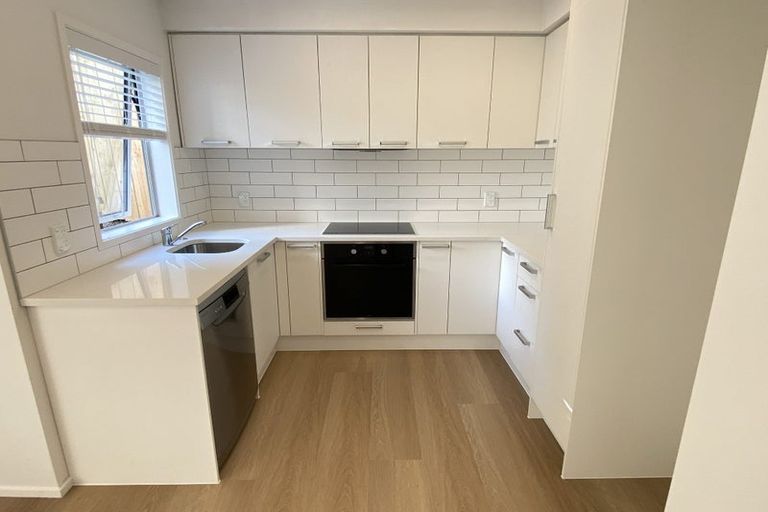 Photo of property in 119b Lynn Road, Bayview, Auckland, 0629