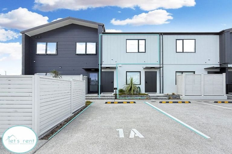 Photo of property in 2 Tara Lane, Manurewa, 2102