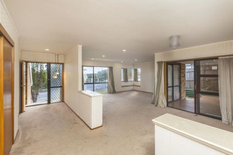 Photo of property in 40 Pigeon Mountain Road, Half Moon Bay, Auckland, 2012