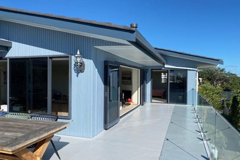 Photo of property in 108 Pacific Parade, Army Bay, Whangaparaoa, 0930