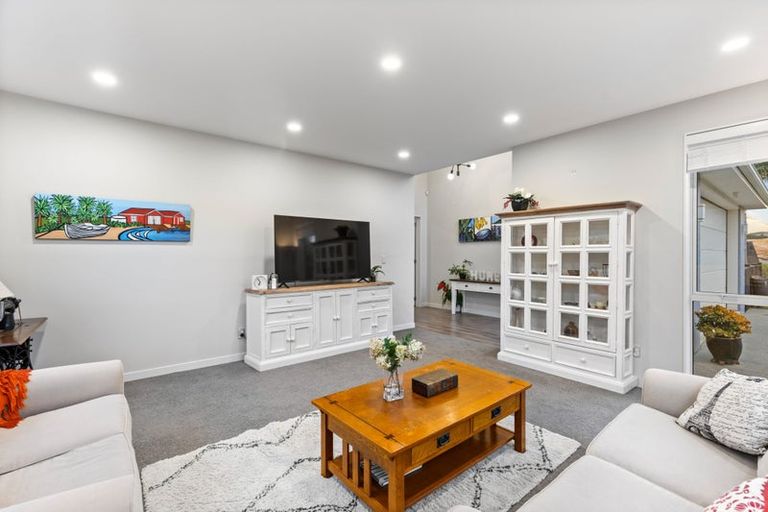 Photo of property in 21 Flavell Drive, Orewa, 0931