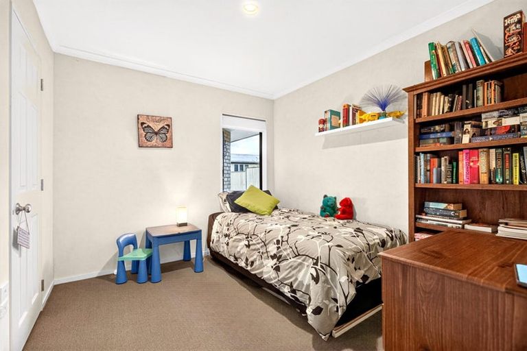 Photo of property in 72a Farquhar Road, Glendene, Auckland, 0602
