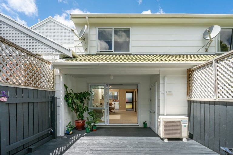 Photo of property in 5f Duke Street, Mount Victoria, Wellington, 6011