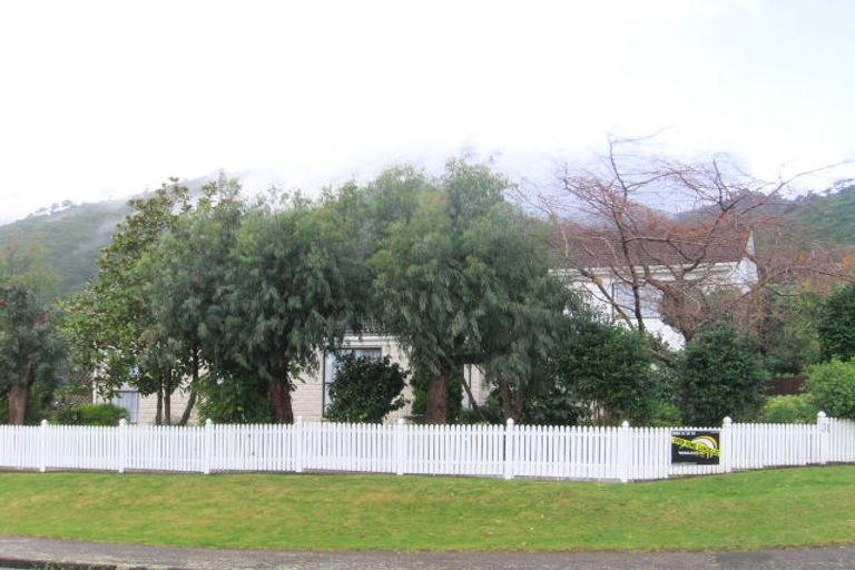 Photo of property in 31 Seddon Street, Waikanae, 5036