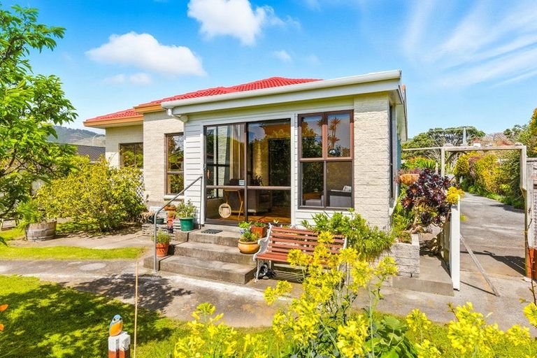 Photo of property in 51 Ngaio Road, Waikanae, 5036