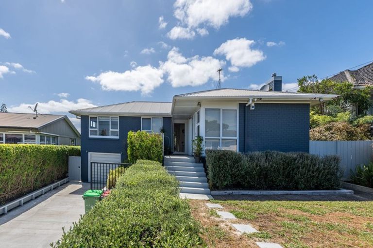 Photo of property in 38 Lynmore Drive, Hillpark, Auckland, 2102