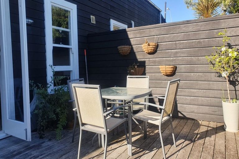 Photo of property in 77 Eliot Street, New Plymouth, 4310