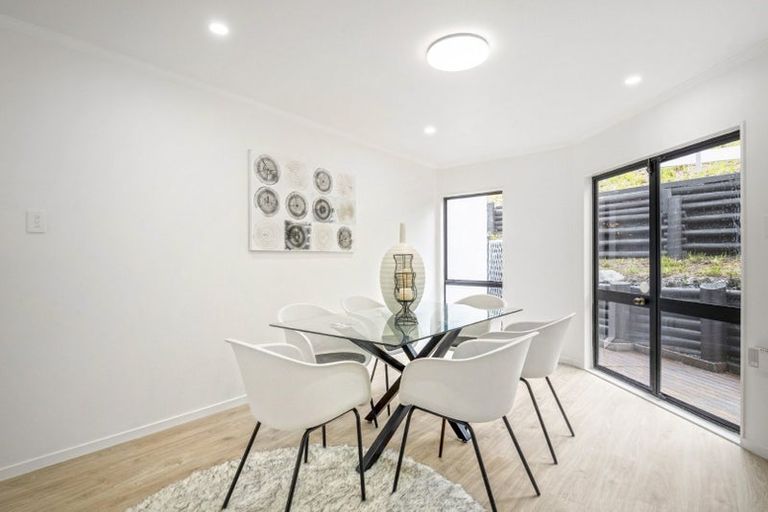 Photo of property in 2 Stitchbird Close, Murrays Bay, Auckland, 0630