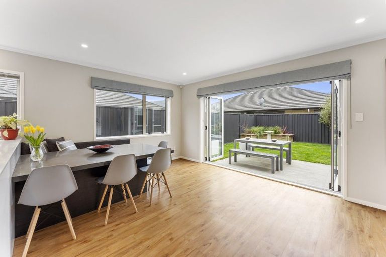 Photo of property in 37 Somerby Mews, Silverstream, Upper Hutt, 5019