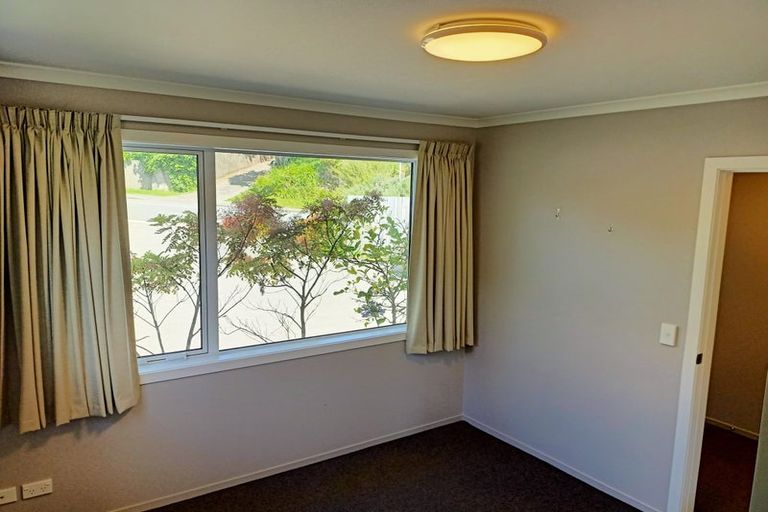 Photo of property in 10 Larsen Crescent, Tawa, Wellington, 5028