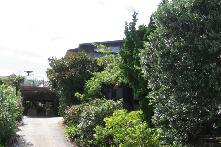 Photo of property in 15 Brigantine Drive, Beach Haven, Auckland, 0626