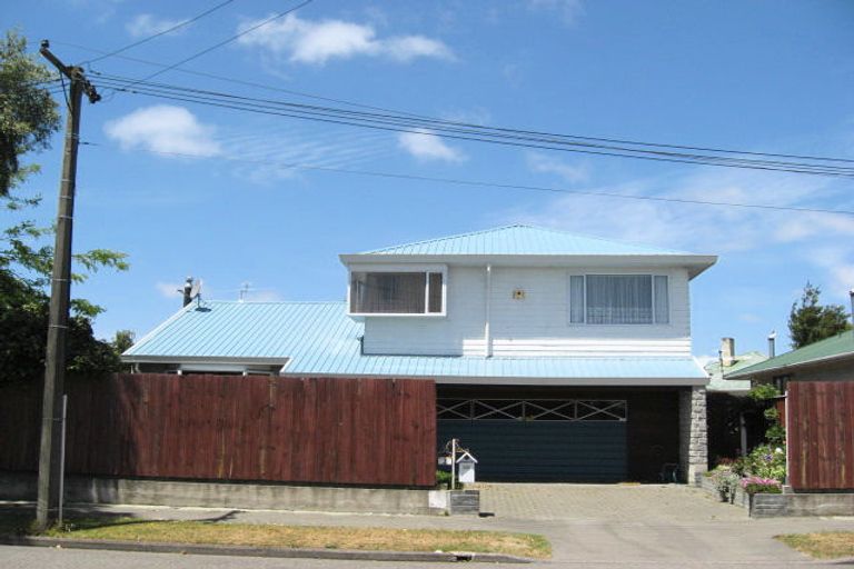 Photo of property in 2 Fenhall Street, Russley, Christchurch, 8042