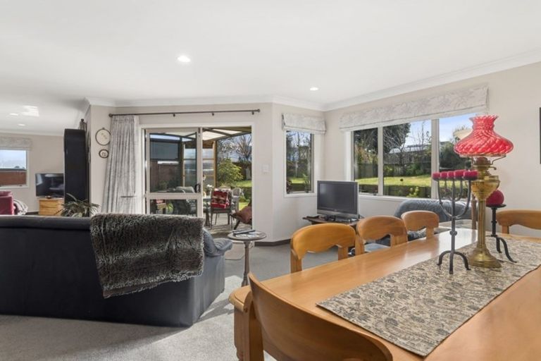 Photo of property in 1 Mckenna Lane, Omokoroa, 3114