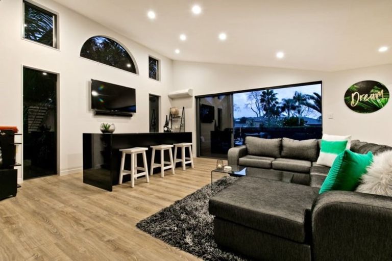 Photo of property in 6 Birchwood Grove, Greenhithe, Auckland, 0632