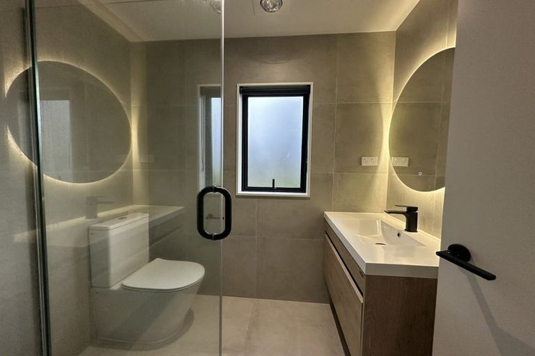 Photo of property in 7/89 Beach Road, Te Atatu Peninsula, 0610