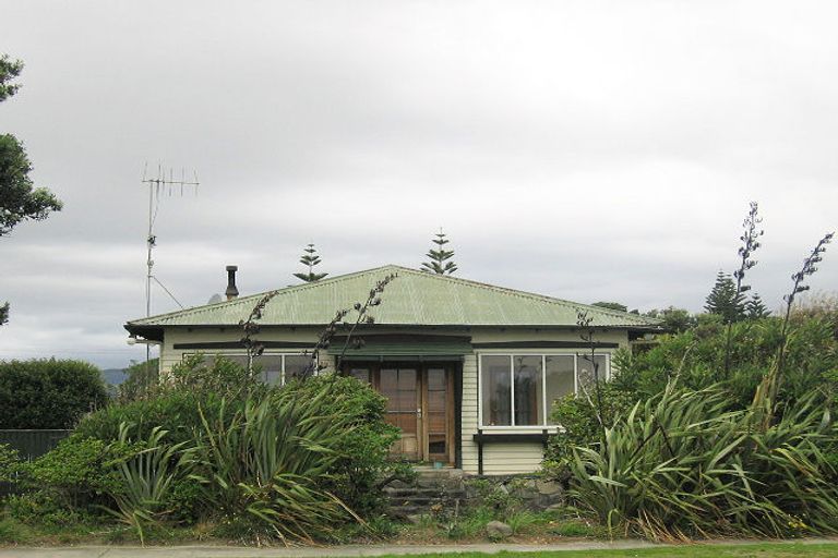 Photo of property in 62 Marine Parade, Paraparaumu Beach, Paraparaumu, 5032