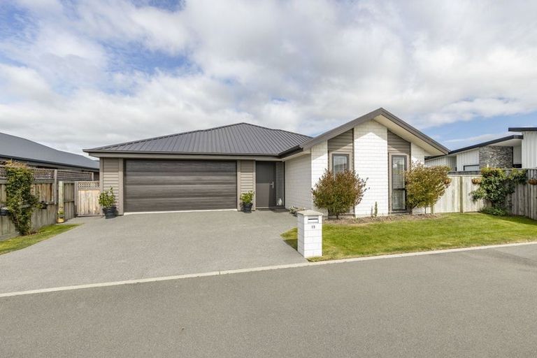 Photo of property in 15 Grey View Grove, Rangiora, 7400