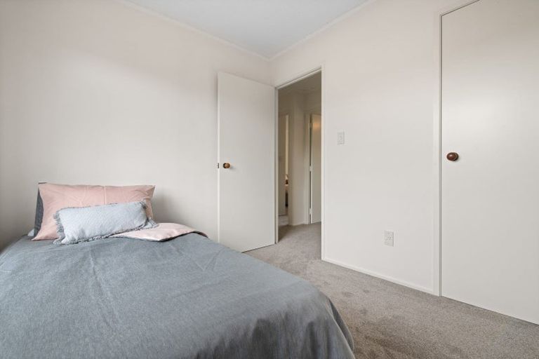 Photo of property in 5 Redmount Place, Red Hill, Papakura, 2110