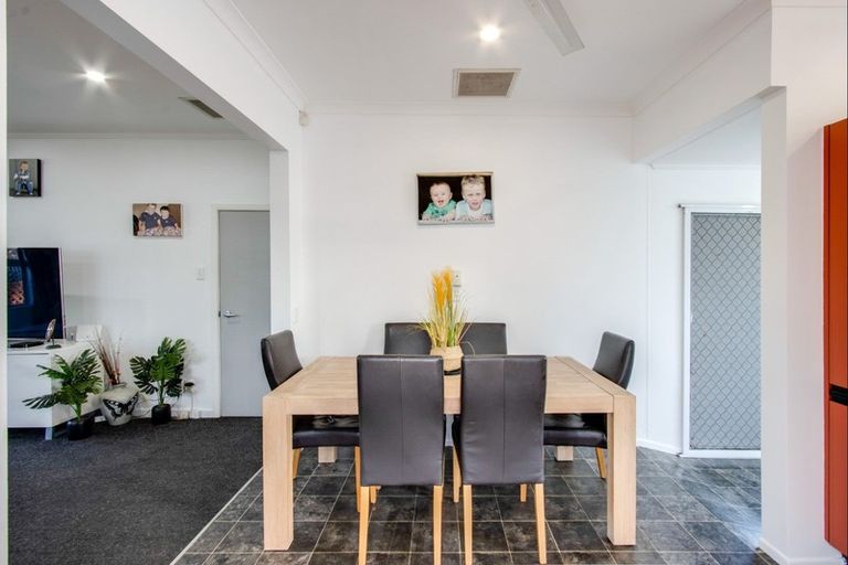 Photo of property in 12 Hinton Road, Taradale, Napier, 4112
