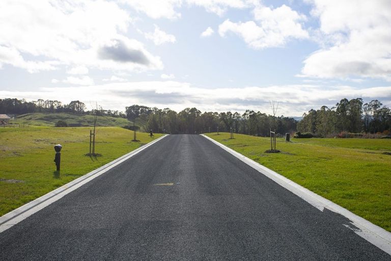 Photo of property in 10 Willow Lane, Acacia Bay, 3385