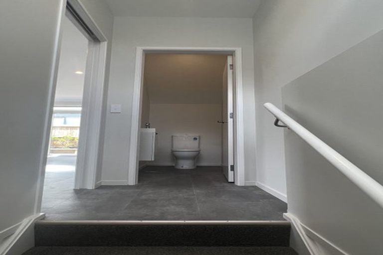 Photo of property in 28b Mana Esplanade, Paremata, Porirua, 5026