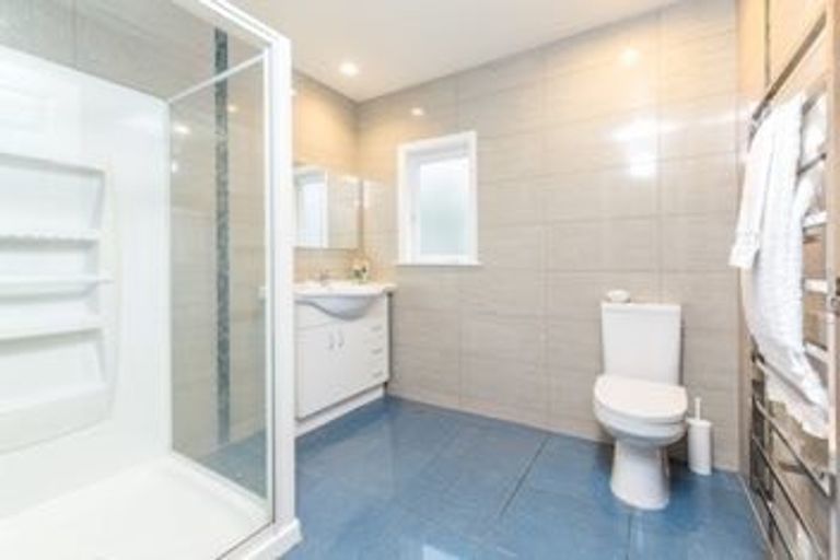 Photo of property in 165 Edmonton Road, Te Atatu South, Auckland, 0610