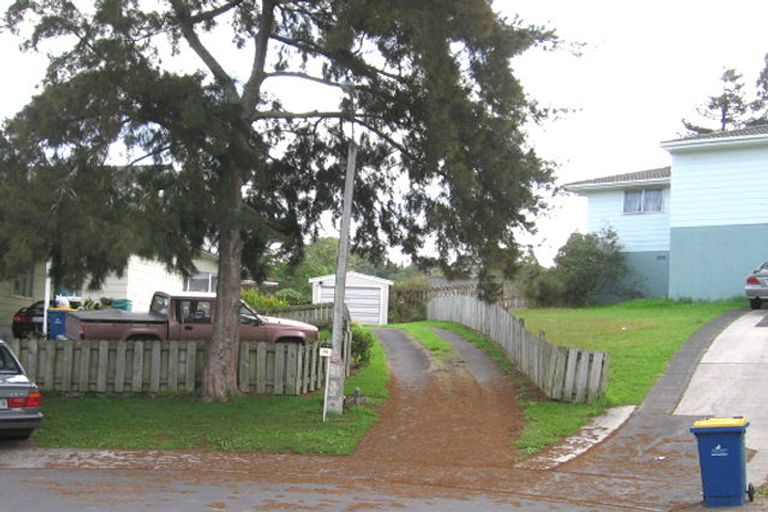 Photo of property in 16 Vallance Place, Massey, Auckland, 0614