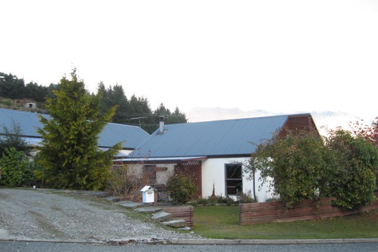 Photo of property in 24 Watts Road, Fernhill, Queenstown, 9300