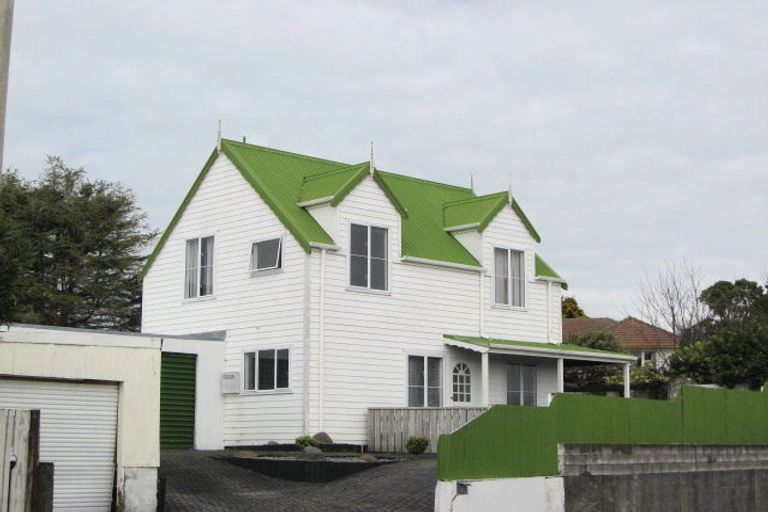 Photo of property in 3 Nash Street, Marfell, New Plymouth, 4310