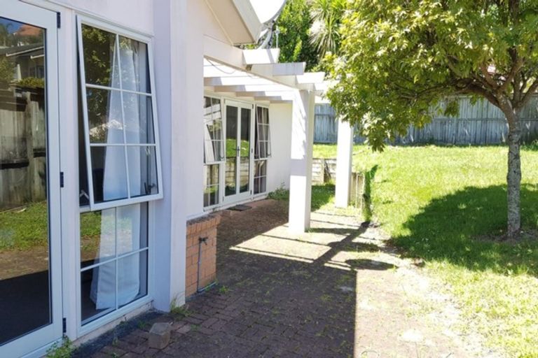 Photo of property in 10 Tyburn Lane, Unsworth Heights, Auckland, 0632