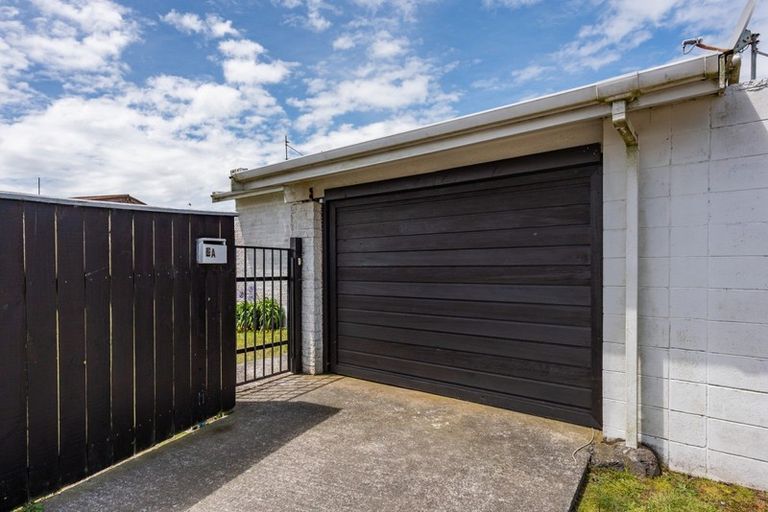 Photo of property in 2a Colchester Crescent, Newlands, Wellington, 6037