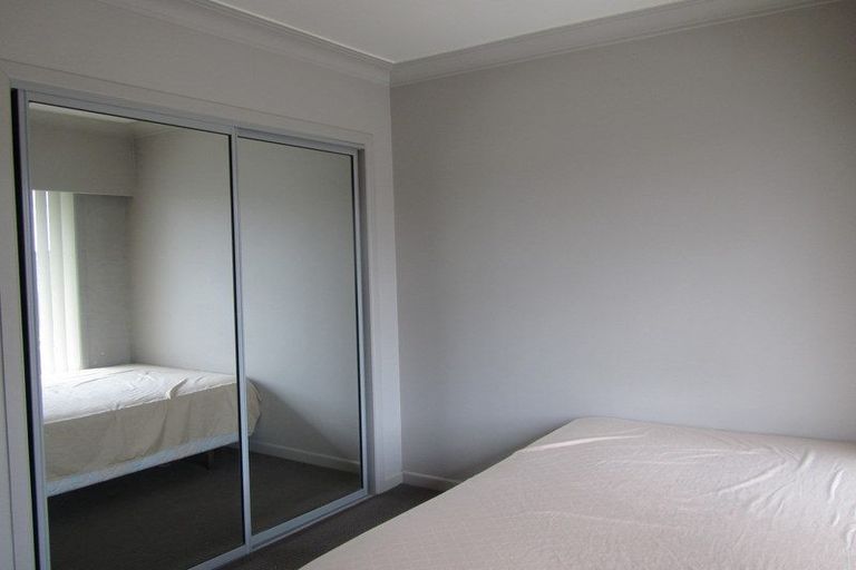 Photo of property in 73 Sylvan Avenue, Northcote, Auckland, 0627