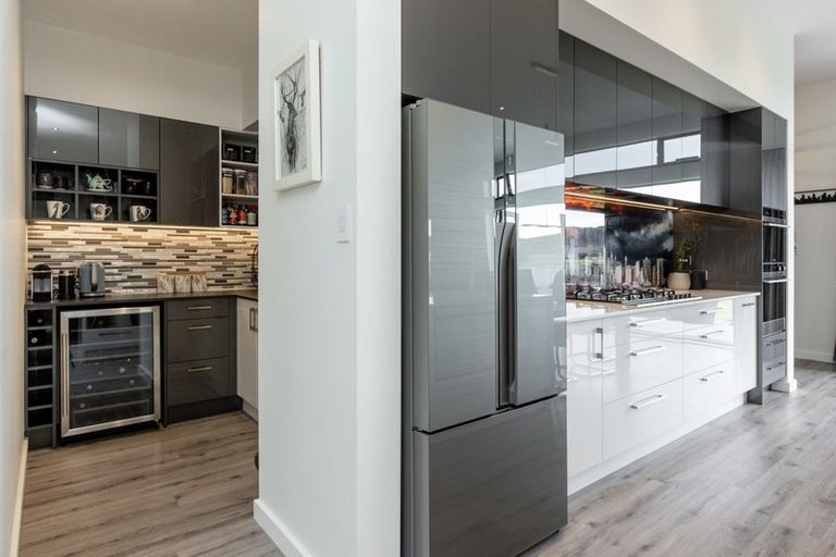 Photo of property in 33 Pohutukawa Drive, Eskdale, Napier, 4182