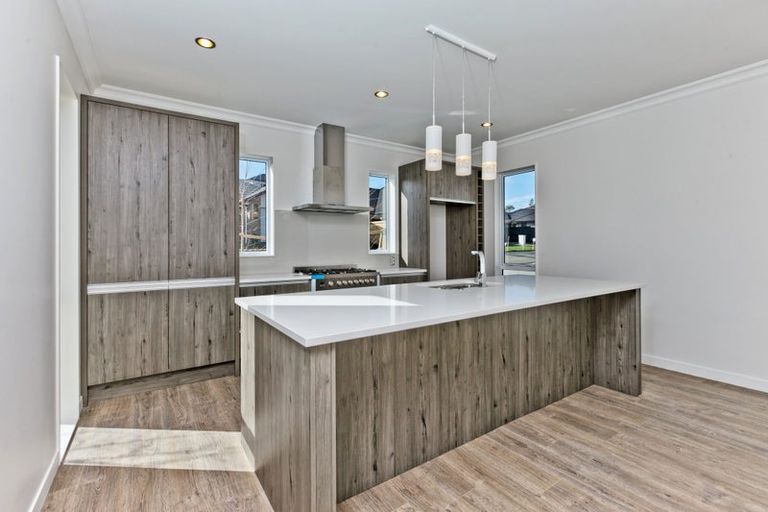 Photo of property in 10 Seafort Lane, Silverdale, 0932