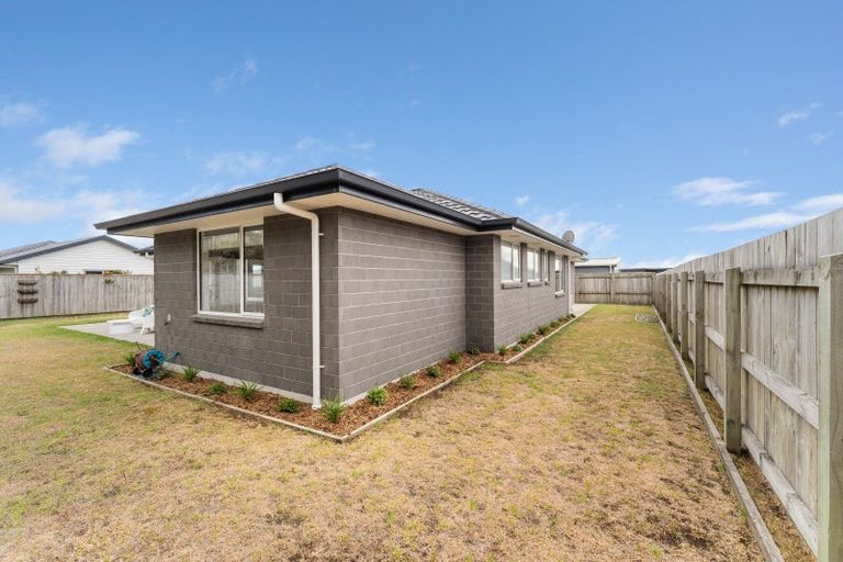 Photo of property in 53 Seagrass Place, Otaki Beach, Otaki, 5512