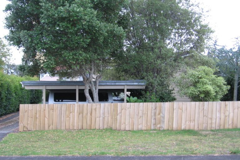 Photo of property in 3 Truscott Place, West Harbour, Auckland, 0618
