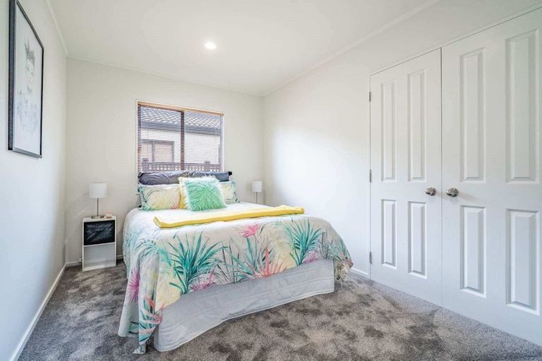 Photo of property in 8/17 Neta Grove, Henderson, Auckland, 0612