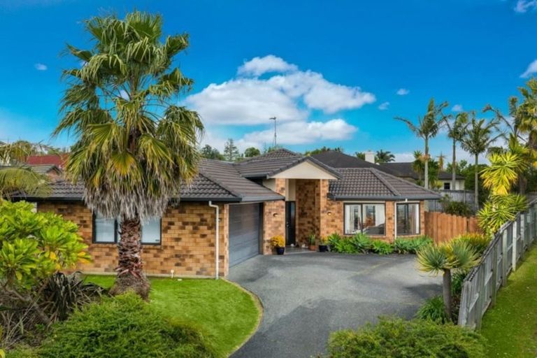 Photo of property in 93 Te Wharau Drive, Greenhithe, Auckland, 0632