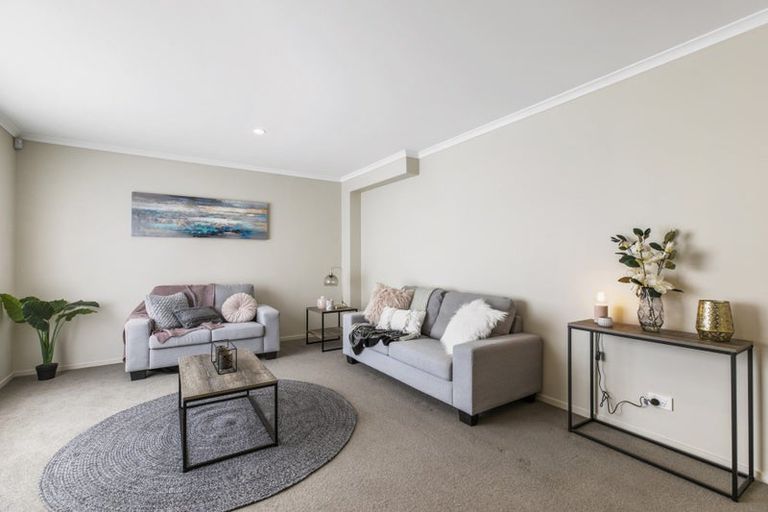 Photo of property in 17 Akeake Lane, Manurewa, Auckland, 2102